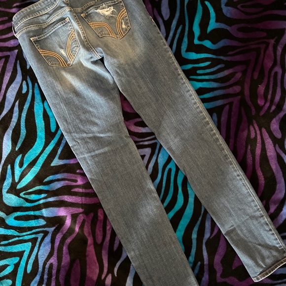 Hollister distressed skinny jeans🦋🦋 - Picture 4 of 10